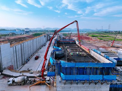 湖南常德青山樞紐項(xiàng)目取得關(guān)鍵進(jìn)展 船閘閘首全部封頂，混凝土切割技術(shù)顯成效